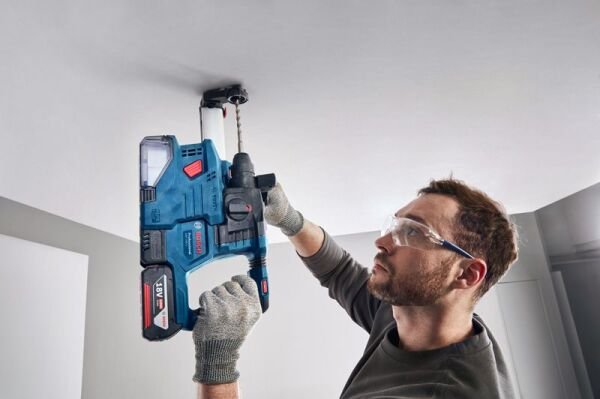 Bosch GBH 185-LI + GSR 185-LI + 1X4.0 + 1x2.0 Amper Akü + GAL 18V-40 Combo Set