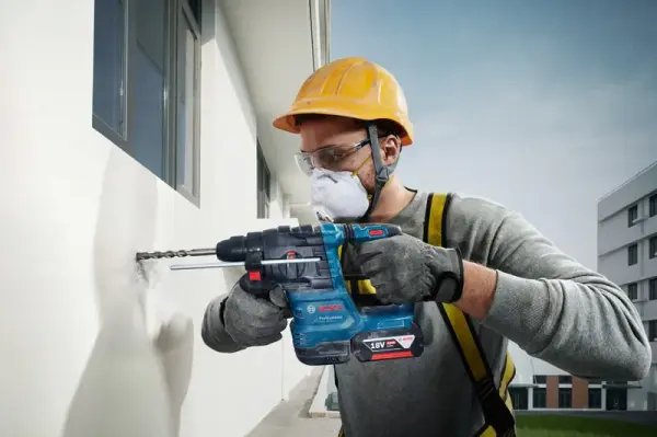 Bosch GBH 185-LI + GSR 185-LI + 1X4.0 + 1x2.0 Amper Akü + GAL 18V-40 Combo Set
